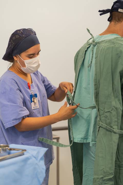 felipe-lopes-fotografia-fotografo-em-osorio-ensaio-empresarial-medico-cirurgiao-fotos-em-hospital-sala-de-cirurgia'
