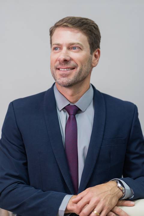 felipe-lopes-fotografia-fotografo-em-osorio-ensaio-empresarial-medico-cirurgiao-fotos-em-consultorio'