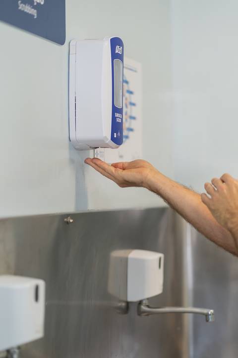 felipe-lopes-fotografia-fotografo-em-osorio-ensaio-empresarial-medico-cirurgiao-fotos-em-hospital-sala-de-cirurgia'