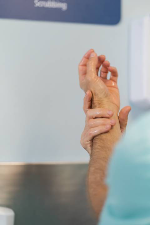 felipe-lopes-fotografia-fotografo-em-osorio-ensaio-empresarial-medico-cirurgiao-fotos-em-hospital-sala-de-cirurgia'