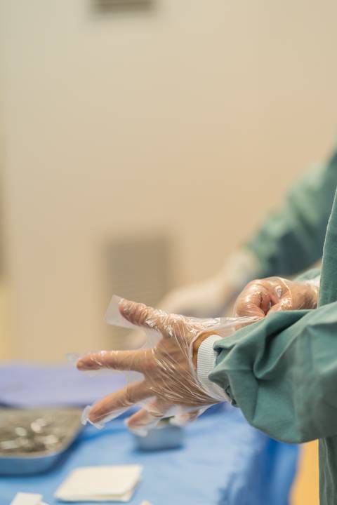 felipe-lopes-fotografia-fotografo-em-osorio-ensaio-empresarial-medico-cirurgiao-fotos-em-hospital-sala-de-cirurgia'