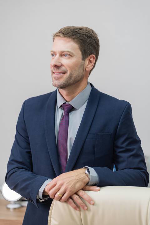 felipe-lopes-fotografia-fotografo-em-osorio-ensaio-empresarial-medico-cirurgiao-fotos-em-consultorio'