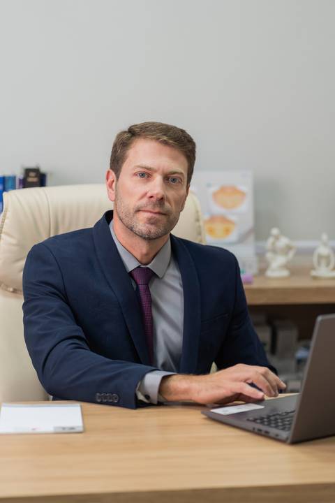 felipe-lopes-fotografia-fotografo-em-osorio-ensaio-empresarial-medico-cirurgiao-fotos-em-consultorio'