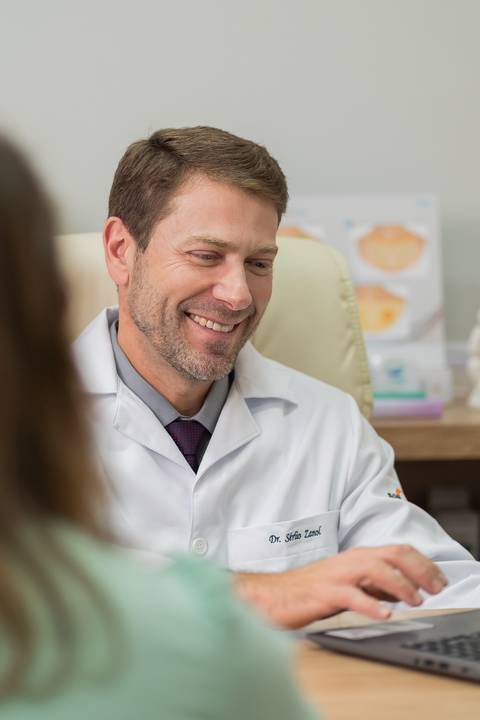 felipe-lopes-fotografia-fotografo-em-osorio-ensaio-empresarial-medico-cirurgiao-fotos-em-consultorio'