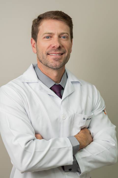 felipe-lopes-fotografia-fotografo-em-osorio-ensaio-empresarial-medico-cirurgiao-fotos-em-consultorio'