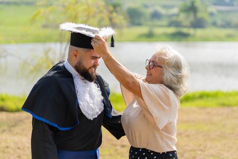 felipe-lopes-fotografia-fotografo-em-osorio-ensaio-de-formatura-de-toga-de-turma-de-formandos-de-engenharia-de-producao-furg-em-santo-antonio-da-patrulha-RS'