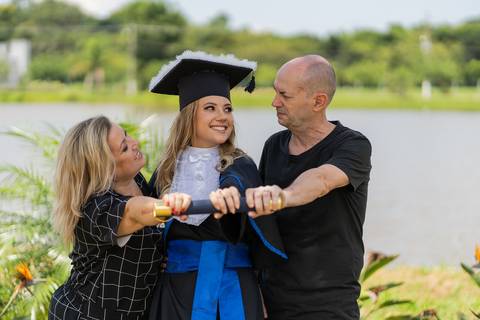 felipe-lopes-fotografia-fotografo-em-osorio-ensaio-de-formatura-de-toga-de-turma-de-formandos-de-engenharia-de-producao-furg-em-santo-antonio-da-patrulha-RS'