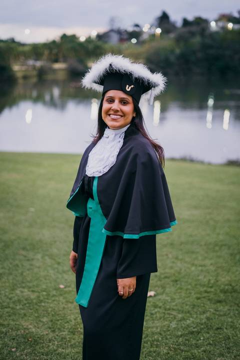 felipe-lopes-fotografia-fotografo-em-osorio-cerimonia-de-colacao-de-grau-unisinos-direito-sao-leopoldo-ensaio-de-formatura-prova-de-toga-pre-cerimonia-no-campus-unisinos'