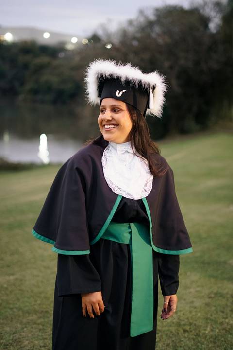 felipe-lopes-fotografia-fotografo-em-osorio-cerimonia-de-colacao-de-grau-unisinos-direito-sao-leopoldo-ensaio-de-formatura-prova-de-toga-pre-cerimonia-no-campus-unisinos'