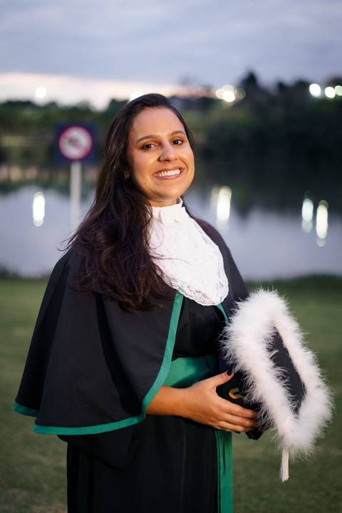 felipe-lopes-fotografia-fotografo-em-osorio-cerimonia-de-colacao-de-grau-unisinos-direito-sao-leopoldo-ensaio-de-formatura-prova-de-toga-pre-cerimonia-no-campus-unisinos'