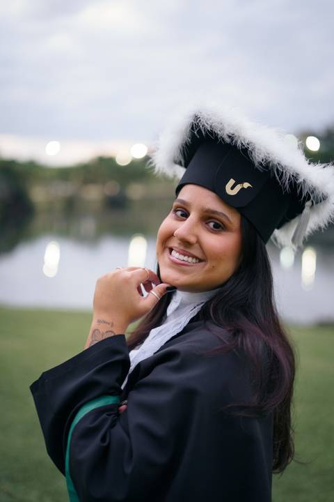 felipe-lopes-fotografia-fotografo-em-osorio-cerimonia-de-colacao-de-grau-unisinos-direito-sao-leopoldo-ensaio-de-formatura-prova-de-toga-pre-cerimonia-no-campus-unisinos'