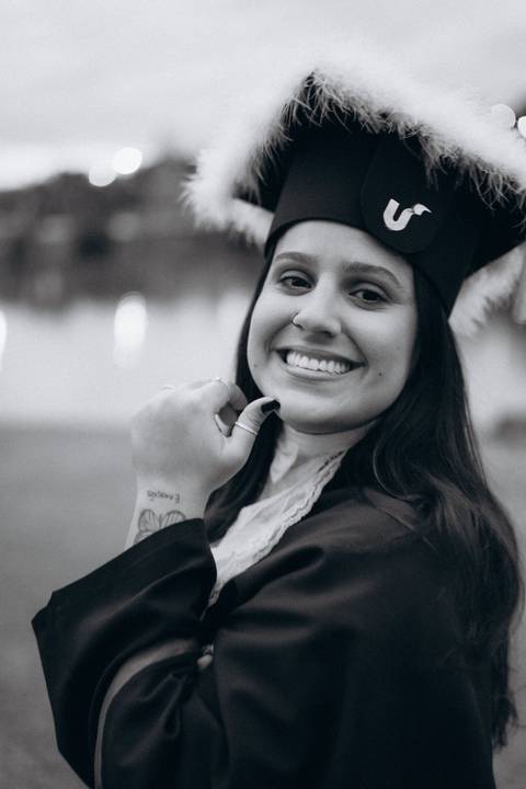 felipe-lopes-fotografia-fotografo-em-osorio-cerimonia-de-colacao-de-grau-unisinos-direito-sao-leopoldo-ensaio-de-formatura-prova-de-toga-pre-cerimonia-no-campus-unisinos'