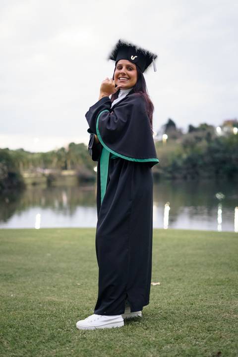felipe-lopes-fotografia-fotografo-em-osorio-cerimonia-de-colacao-de-grau-unisinos-direito-sao-leopoldo-ensaio-de-formatura-prova-de-toga-pre-cerimonia-no-campus-unisinos'