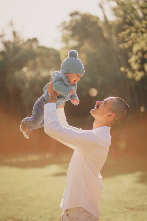 felipe-lopes-fotografia-fotografo-em-osorio-ensaio-de-familia-com-bebe-crianca-externo-por-do-sol-natureza'