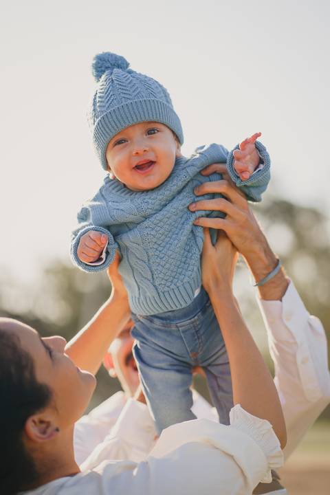 felipe-lopes-fotografia-fotografo-em-osorio-ensaio-de-familia-com-bebe-crianca-externo-por-do-sol-natureza'