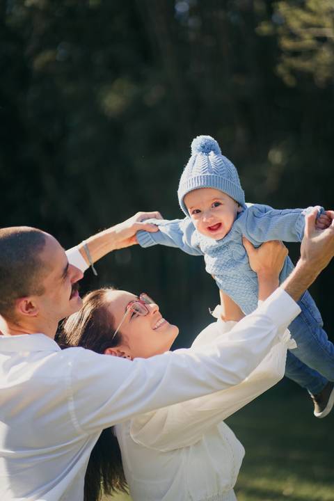 felipe-lopes-fotografia-fotografo-em-osorio-ensaio-de-familia-com-bebe-crianca-externo-por-do-sol-natureza'