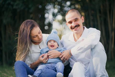 felipe-lopes-fotografia-fotografo-em-osorio-ensaio-de-familia-com-bebe-crianca-externo-por-do-sol-natureza'