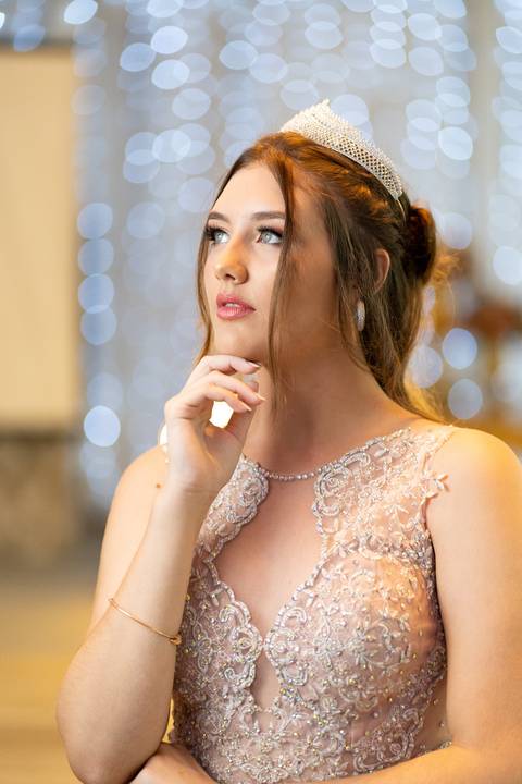 felipe-lopes-fotografia-fotografo-em-osorio-festa-de-15-anos-debutante-em-tramandai-rio-grande-do-sul-fotos-posadas-na-decoracao-com-rosas'