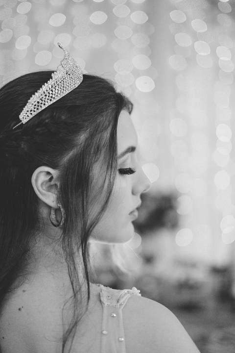 felipe-lopes-fotografia-fotografo-em-osorio-festa-de-15-anos-debutante-em-tramandai-rio-grande-do-sul-fotos-posadas-na-decoracao-com-rosas'