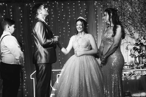 felipe-lopes-fotografia-fotografo-em-osorio-festa-de-15-anos-debutante-em-tramandai-rio-grande-do-sul-fotos-das-homenagens-e-entrega-do-anel'