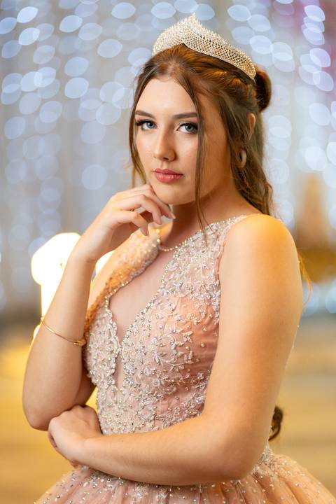 felipe-lopes-fotografia-fotografo-em-osorio-festa-de-15-anos-debutante-em-tramandai-rio-grande-do-sul-fotos-posadas-na-decoracao-com-rosas'