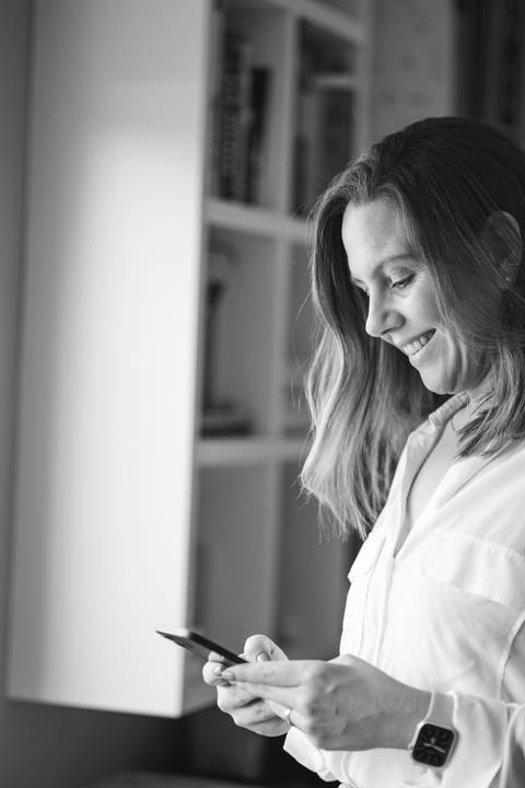 felipe-lopes-fotografia-fotografo-em-osorio-ensaio-empresarial-da-alice-knop-freire-em-casa-fotos-espontaneas-despojadas-profissionais-em-santo-antonio-da-patrulha-rio-grande-do-sul'