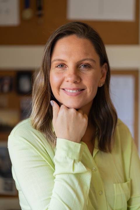 felipe-lopes-fotografia-fotografo-em-osorio-ensaio-empresarial-da-alice-knop-freire-em-casa-fotos-espontaneas-despojadas-profissionais-em-santo-antonio-da-patrulha-rio-grande-do-sul'