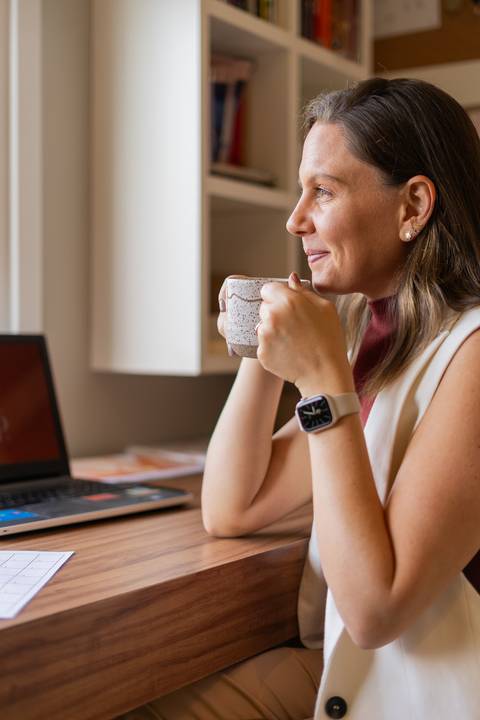 felipe-lopes-fotografia-fotografo-em-osorio-ensaio-empresarial-da-alice-knop-freire-em-casa-fotos-espontaneas-despojadas-profissionais-em-santo-antonio-da-patrulha-rio-grande-do-sul'