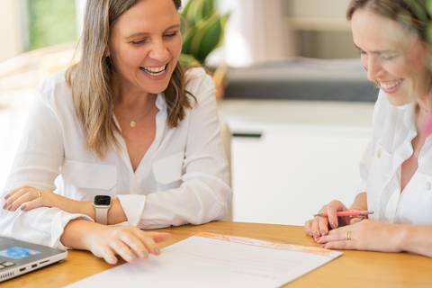 felipe-lopes-fotografia-fotografo-em-osorio-ensaio-empresarial-da-alice-knop-freire-em-casa-fotos-espontaneas-despojadas-profissionais-em-santo-antonio-da-patrulha-rio-grande-do-sul'
