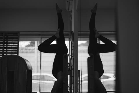 felipe-lopes-fotografia-fotografo-em-osorio-ensaio-empresarial-da-alice-knop-freire-em-casa-fotos-espontaneas-despojadas-profissionais-em-santo-antonio-da-patrulha-rio-grande-do-sul'