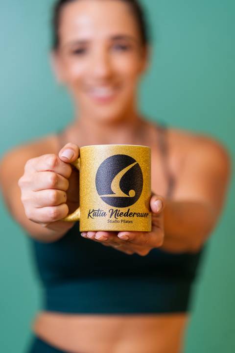 felipe-lopes-fotografia-fotografo-em-osorio-ensaio-empresarial-da-alice-knop-freire-em-casa-fotos-espontaneas-despojadas-profissionais-em-santo-antonio-da-patrulha-rio-grande-do-sul'