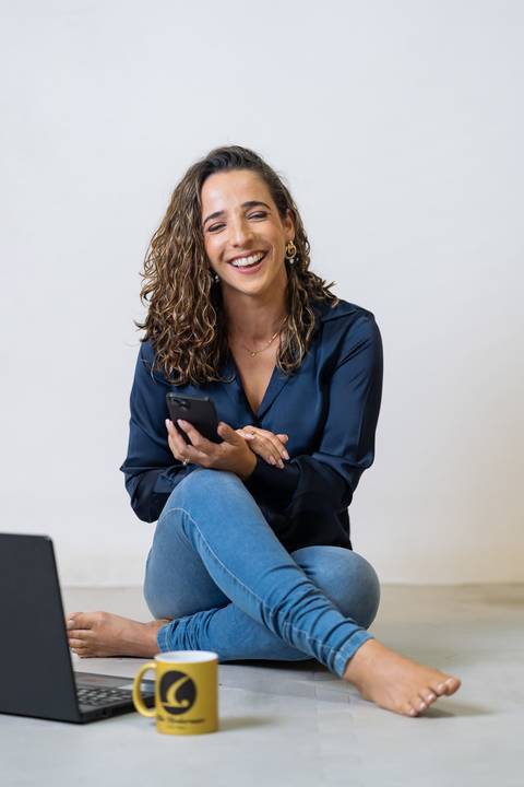 felipe-lopes-fotografia-fotografo-em-osorio-ensaio-empresarial-da-alice-knop-freire-em-casa-fotos-espontaneas-despojadas-profissionais-em-santo-antonio-da-patrulha-rio-grande-do-sul'