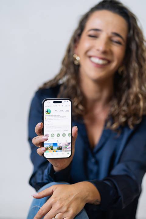 felipe-lopes-fotografia-fotografo-em-osorio-ensaio-empresarial-da-alice-knop-freire-em-casa-fotos-espontaneas-despojadas-profissionais-em-santo-antonio-da-patrulha-rio-grande-do-sul'