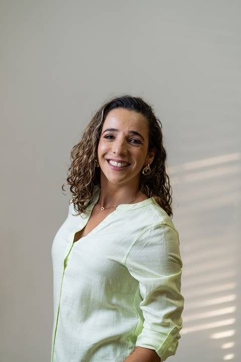 felipe-lopes-fotografia-fotografo-em-osorio-ensaio-empresarial-da-alice-knop-freire-em-casa-fotos-espontaneas-despojadas-profissionais-em-santo-antonio-da-patrulha-rio-grande-do-sul'