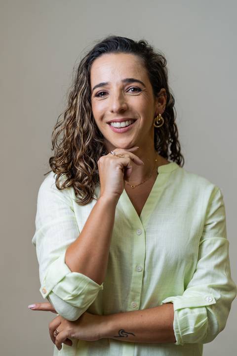 felipe-lopes-fotografia-fotografo-em-osorio-ensaio-empresarial-da-alice-knop-freire-em-casa-fotos-espontaneas-despojadas-profissionais-em-santo-antonio-da-patrulha-rio-grande-do-sul'