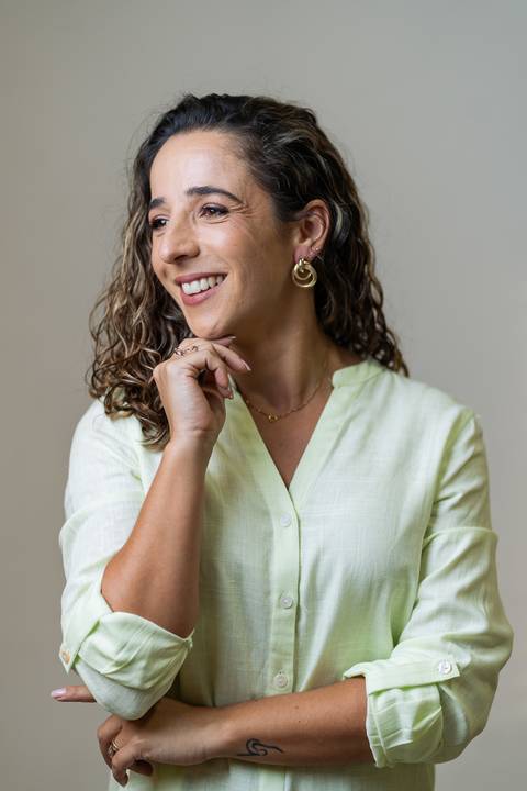 felipe-lopes-fotografia-fotografo-em-osorio-ensaio-empresarial-da-alice-knop-freire-em-casa-fotos-espontaneas-despojadas-profissionais-em-santo-antonio-da-patrulha-rio-grande-do-sul'