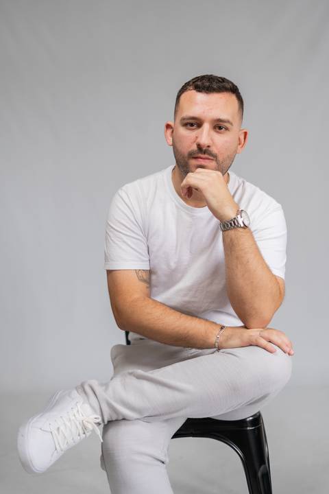 felipe-lopes-fotografia-fotografo-em-osorio-ensaio-empresarial-de-socios-homens-de-empresa-de-co-working-nuvem-espaco-criativo-retratos-corporativos-em-estudio'