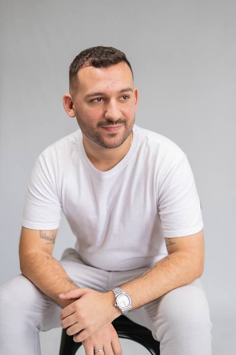 felipe-lopes-fotografia-fotografo-em-osorio-ensaio-empresarial-de-socios-homens-de-empresa-de-co-working-nuvem-espaco-criativo-retratos-corporativos-em-estudio'