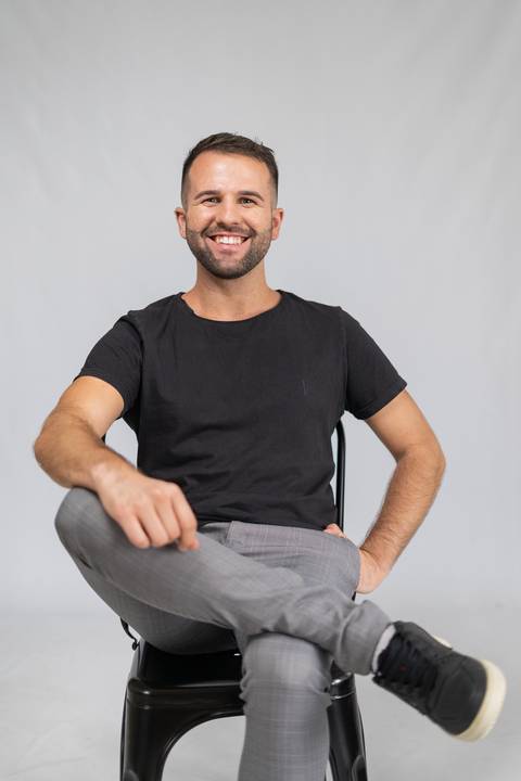 felipe-lopes-fotografia-fotografo-em-osorio-ensaio-empresarial-de-socios-homens-de-empresa-de-co-working-nuvem-espaco-criativo-retratos-corporativos-em-estudio'