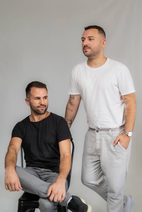 felipe-lopes-fotografia-fotografo-em-osorio-ensaio-empresarial-de-socios-homens-de-empresa-de-co-working-nuvem-espaco-criativo-retratos-corporativos-em-estudio'