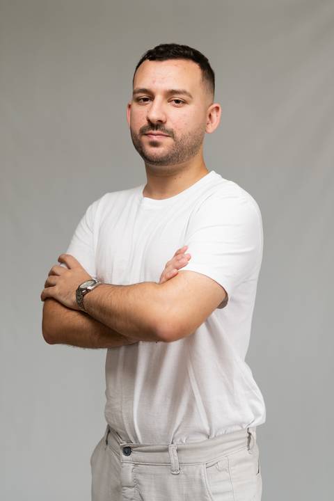 felipe-lopes-fotografia-fotografo-em-osorio-ensaio-empresarial-de-socios-homens-de-empresa-de-co-working-nuvem-espaco-criativo-retratos-corporativos-em-estudio'