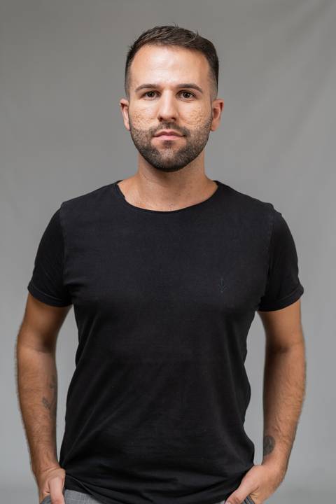 felipe-lopes-fotografia-fotografo-em-osorio-ensaio-empresarial-de-socios-homens-de-empresa-de-co-working-nuvem-espaco-criativo-retratos-corporativos-em-estudio'