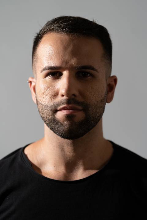 felipe-lopes-fotografia-fotografo-em-osorio-ensaio-empresarial-de-socios-homens-de-empresa-de-co-working-nuvem-espaco-criativo-retratos-corporativos-em-estudio'