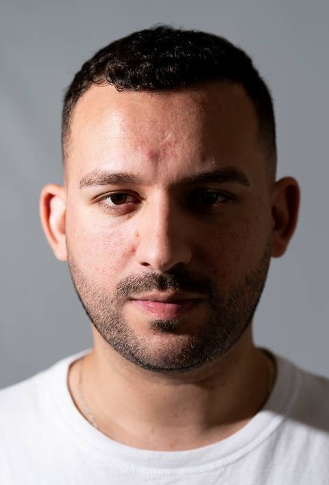 felipe-lopes-fotografia-fotografo-em-osorio-ensaio-empresarial-de-socios-homens-de-empresa-de-co-working-nuvem-espaco-criativo-retratos-corporativos-em-estudio'