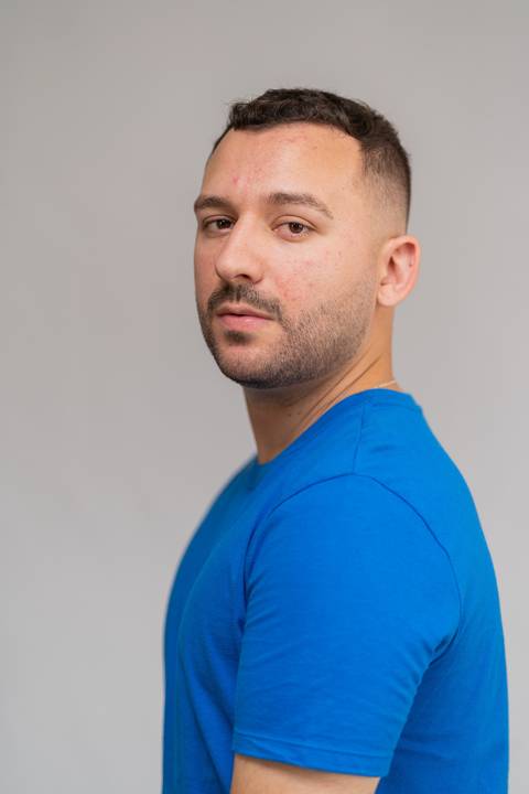 felipe-lopes-fotografia-fotografo-em-osorio-ensaio-empresarial-de-socios-homens-de-empresa-de-co-working-nuvem-espaco-criativo-retratos-corporativos-em-estudio'