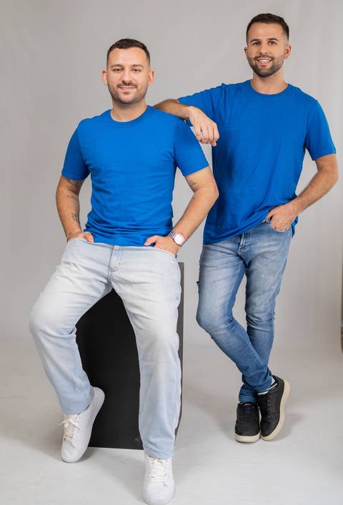 felipe-lopes-fotografia-fotografo-em-osorio-ensaio-empresarial-de-socios-homens-de-empresa-de-co-working-nuvem-espaco-criativo-retratos-corporativos-em-estudio'