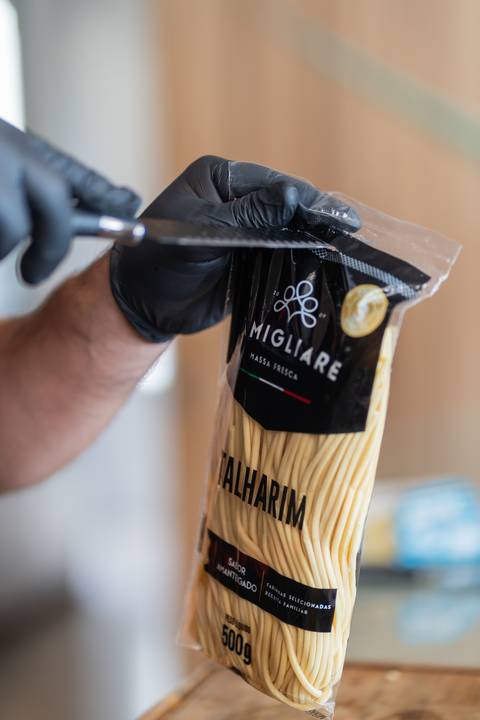 felipe-lopes-fotografia-fotografo-em-osorio-ensaio-empresarial-de-marca-de-comida-massas-famigliare-fotos-para-acervo-criacao-de-conteudo-nas-redes'