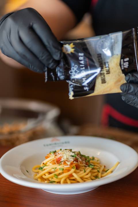 felipe-lopes-fotografia-fotografo-em-osorio-ensaio-empresarial-de-marca-de-comida-massas-famigliare-fotos-para-acervo-criacao-de-conteudo-nas-redes'