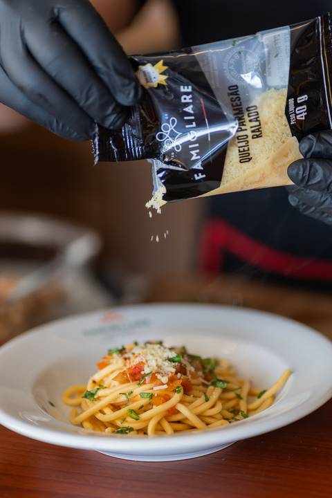 felipe-lopes-fotografia-fotografo-em-osorio-ensaio-empresarial-de-marca-de-comida-massas-famigliare-fotos-para-acervo-criacao-de-conteudo-nas-redes'
