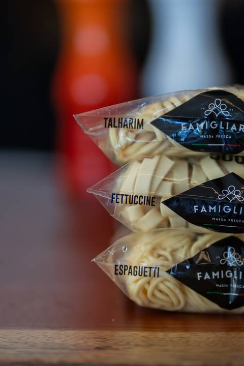 felipe-lopes-fotografia-fotografo-em-osorio-ensaio-empresarial-de-marca-de-comida-massas-famigliare-fotos-para-acervo-criacao-de-conteudo-nas-redes'